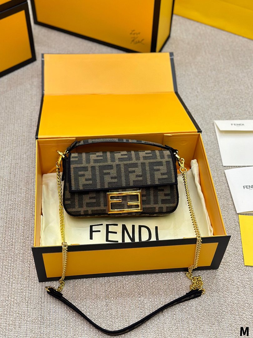 Fendi Baguette Mini · 4625 — תמונה 10