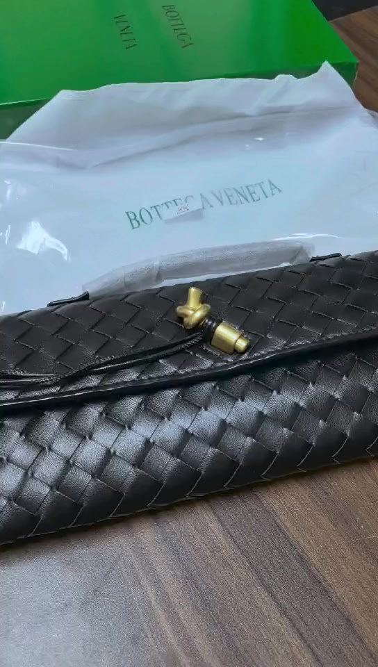 Bottega Veneta Andiamo Clutch · 6131 — תמונה 2