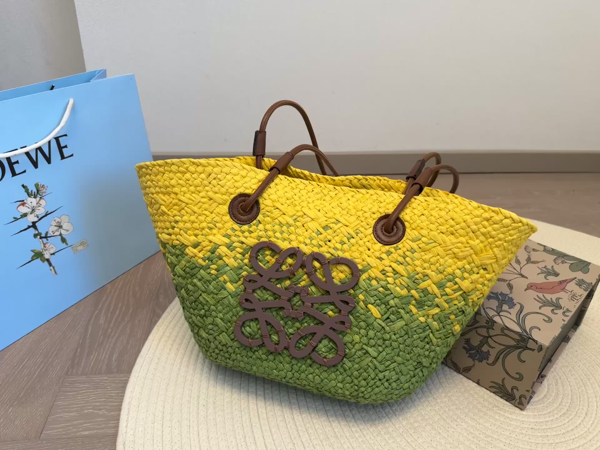Loewe Anagram Basket Bag · 5154 — תמונה 2