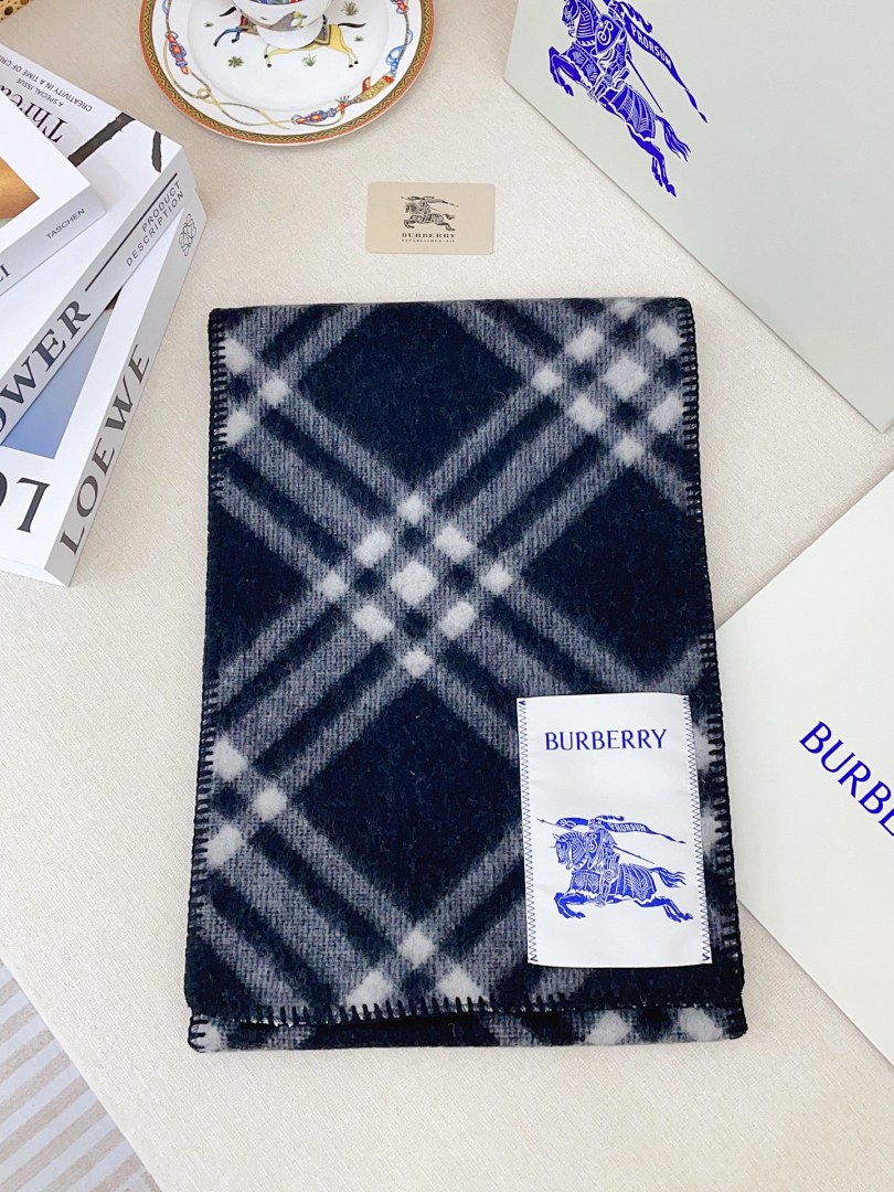 Burberry Check Wool Hooded Scarf · 5863 — תמונה 10