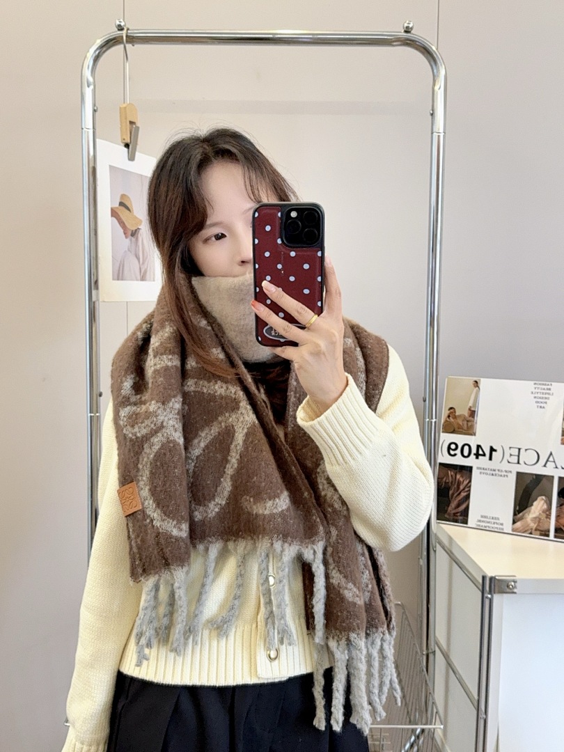 Loewe Anagram Scarf · 5864 — תמונה 13