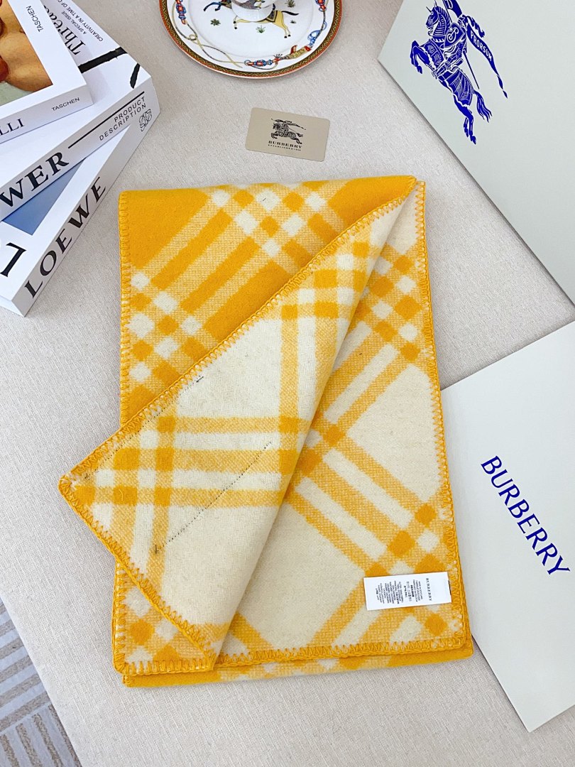 Burberry Check Wool Hooded Scarf · 5863 — תמונה 4