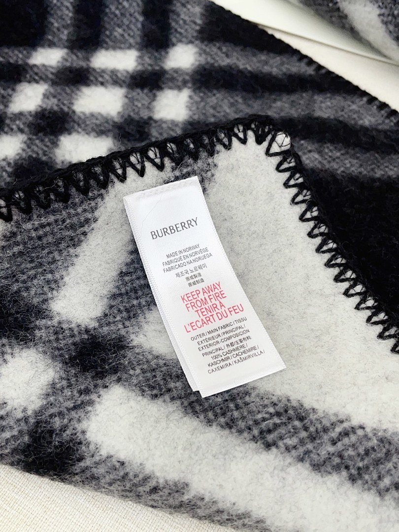 Burberry Check Wool Hooded Scarf · 5863 — תמונה 6