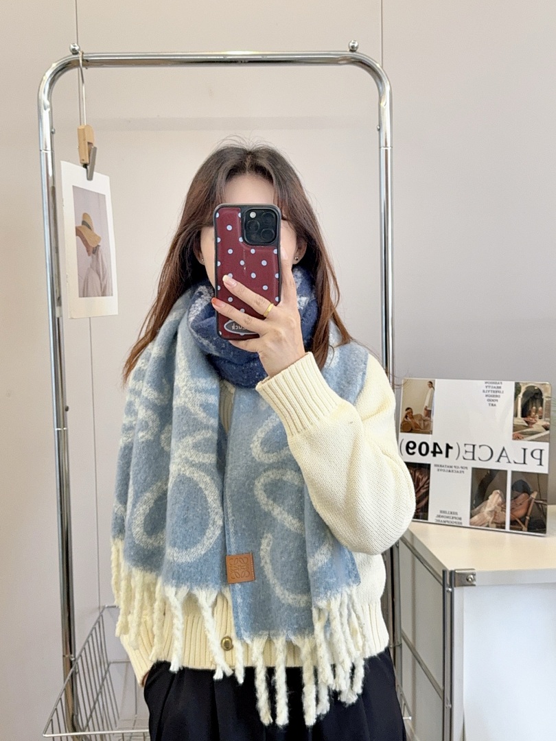Loewe Anagram Scarf · 5864 — תמונה 9
