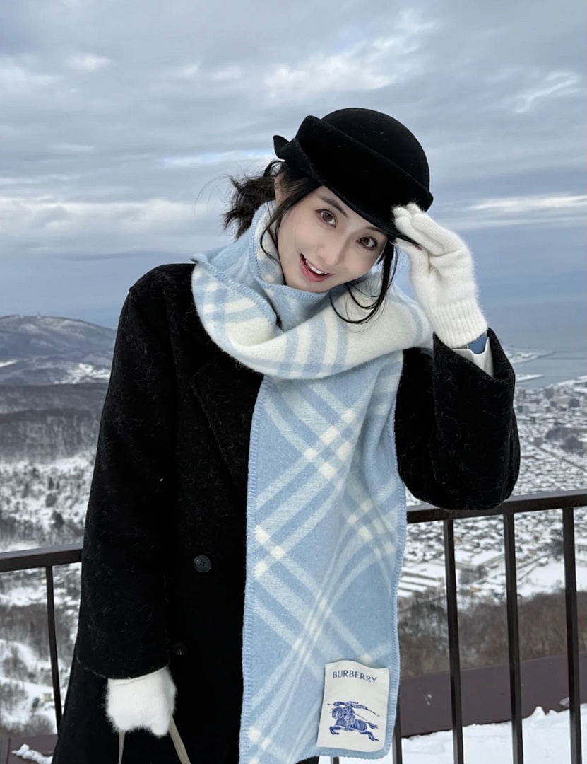 Burberry Check Wool Hooded Scarf · 5863 — תמונה 31
