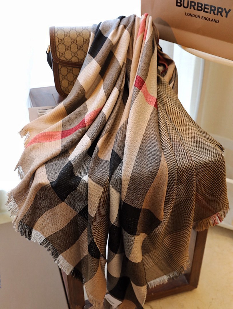 Burberry Check Cashmere Silk Scarf · 5817 — תמונה 3