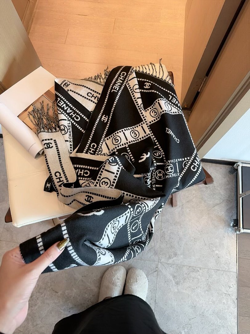 Chanel Cashmere Scarf · 5868 — תמונה 11