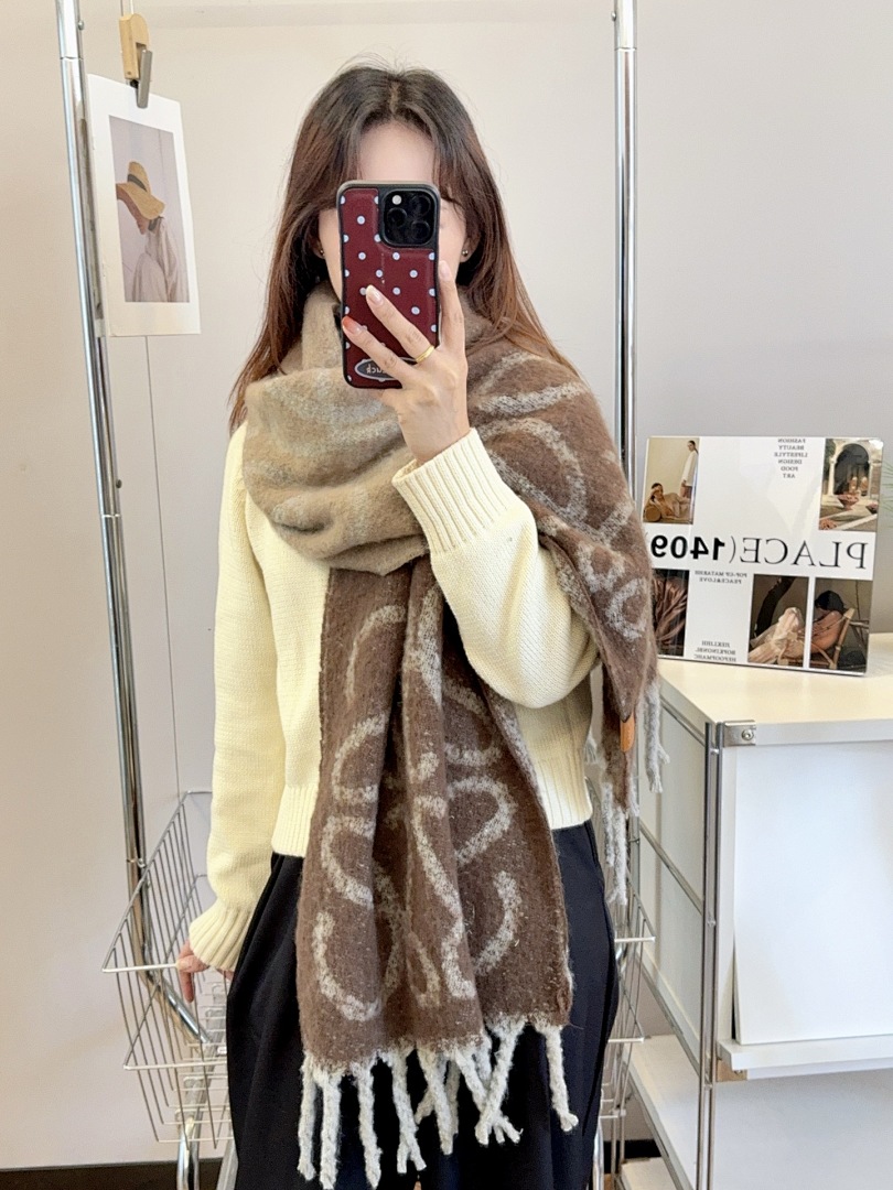 Loewe Anagram Scarf · 5864 — תמונה 12