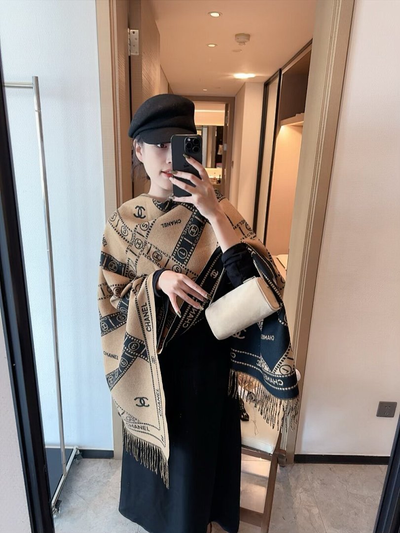 Chanel Cashmere Scarf · 5868 — תמונה 16