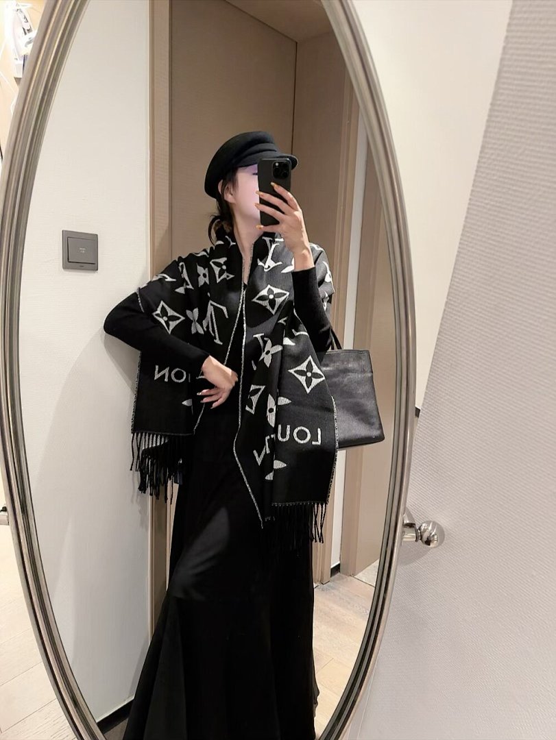 Louis Vuitton — צעיף · 5874