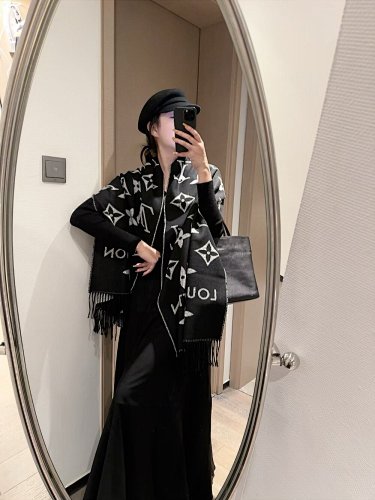Louis Vuitton — צעיף · 5874