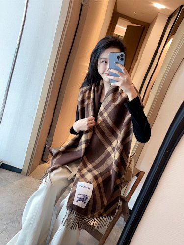 Burberry Check Cashmere Scarf Finch Brown · 5859