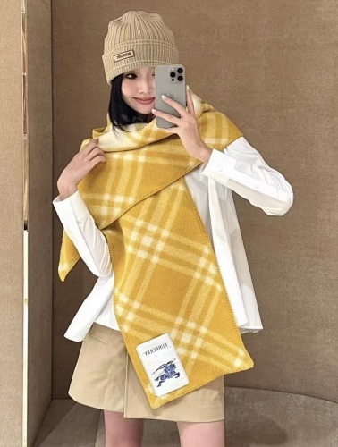 Burberry Check Wool Hooded Scarf · 5863