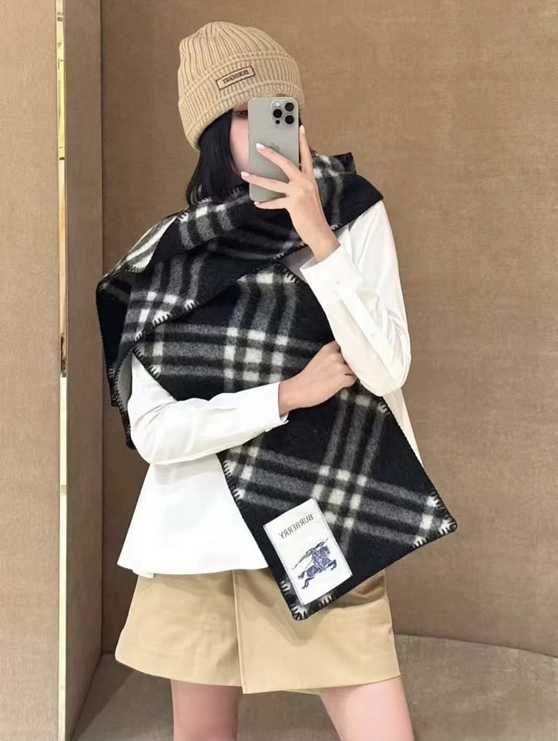 Burberry Check Wool Hooded Scarf · 5863 — תמונה 11
