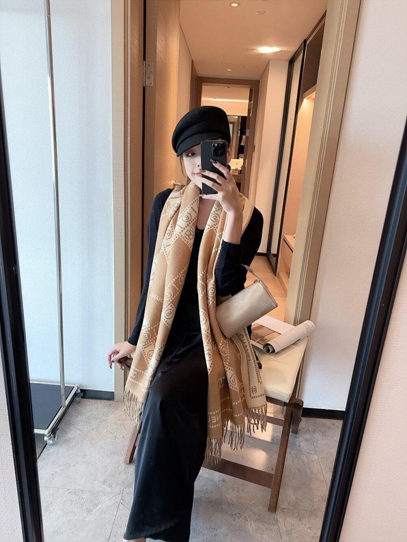 Chanel Cashmere Scarf · 5868 — תמונה 9