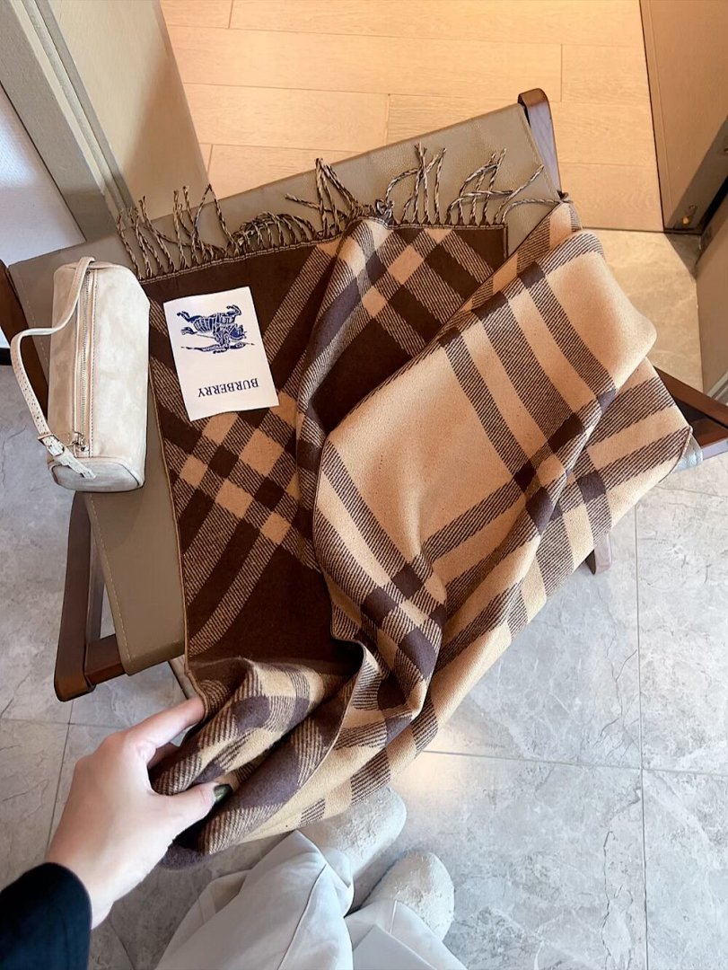 Burberry Check Cashmere Scarf Finch Brown · 5859 — תמונה 17