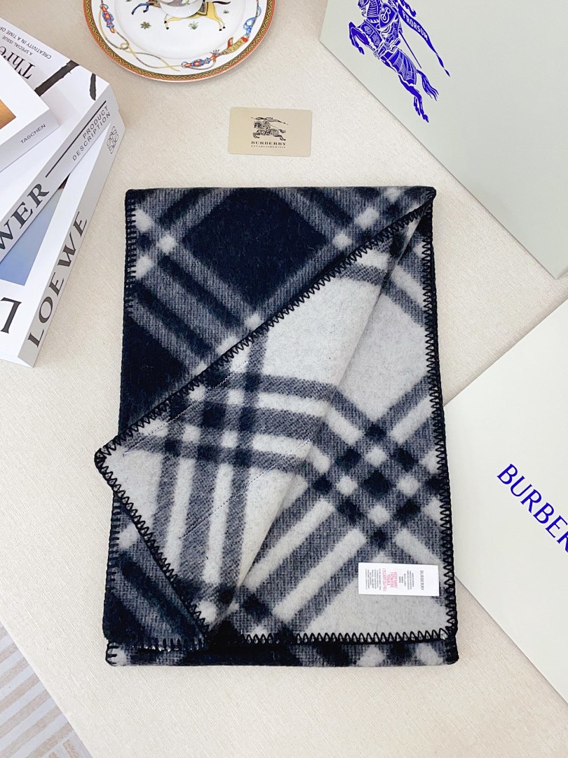 Burberry Check Wool Hooded Scarf · 5863 — תמונה 9