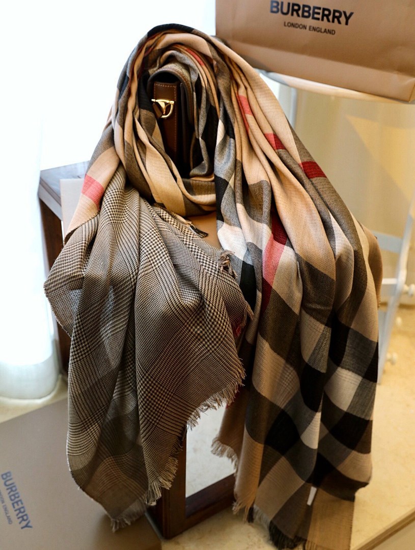Burberry Check Cashmere Silk Scarf · 5817 — תמונה 2