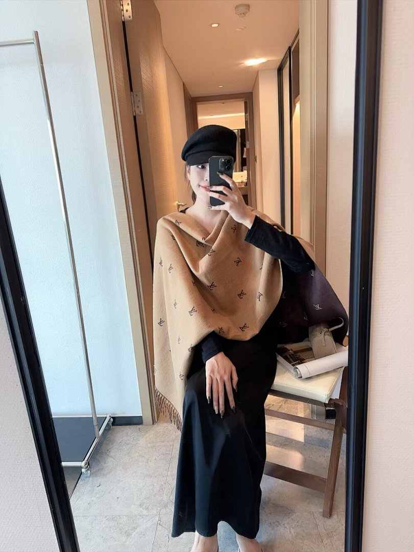 Louis Vuitton — צעיף · 5873