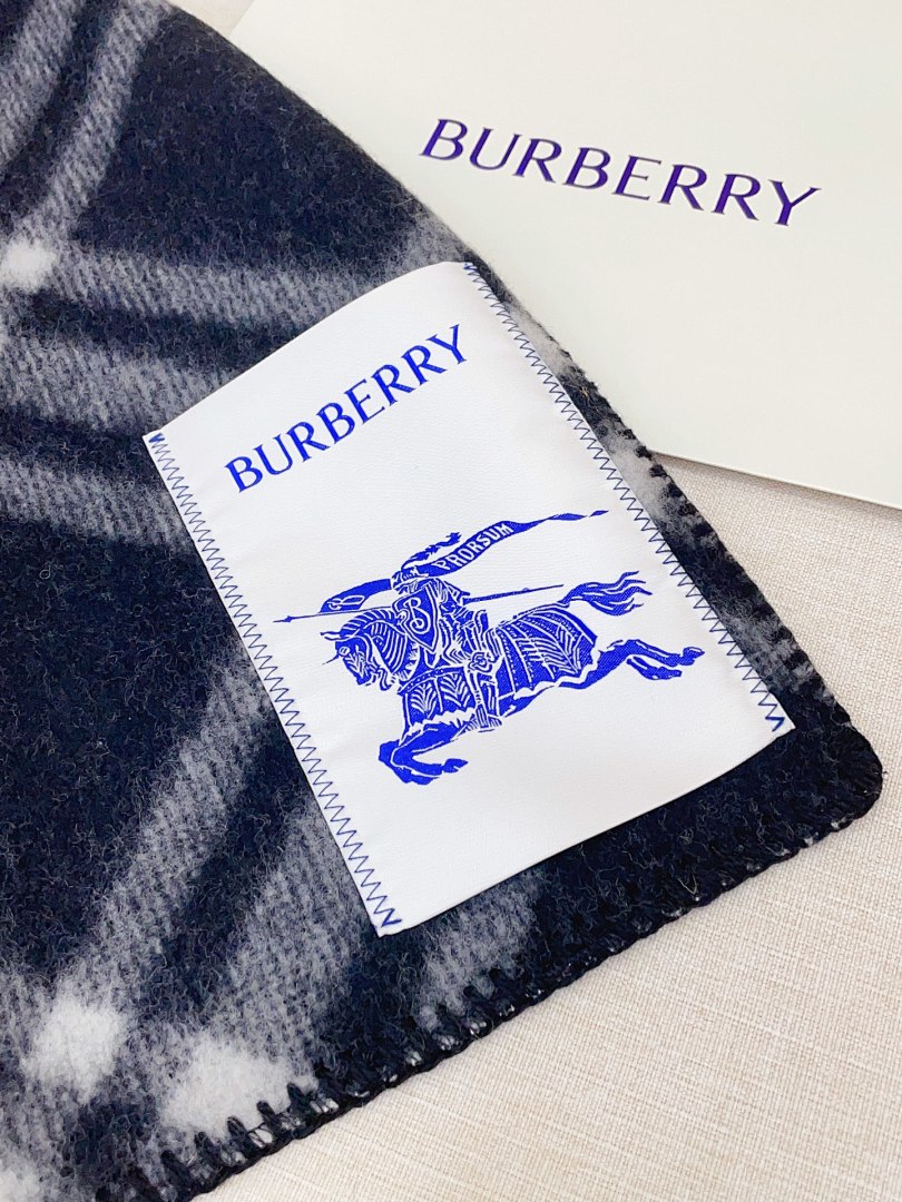 Burberry Check Wool Hooded Scarf · 5863 — תמונה 7