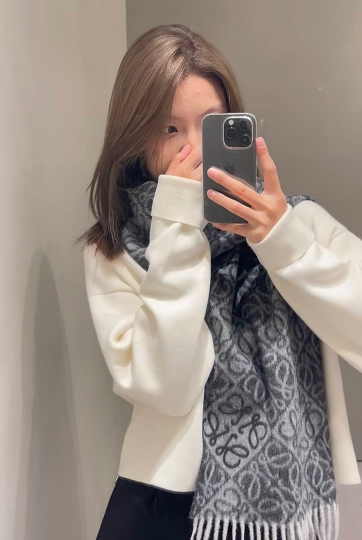 Loewe Anagram Scarf · 5865 — תמונה 17