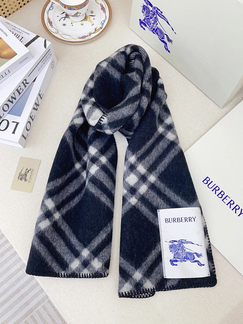 Burberry Check Wool Hooded Scarf · 5863 — תמונה 8