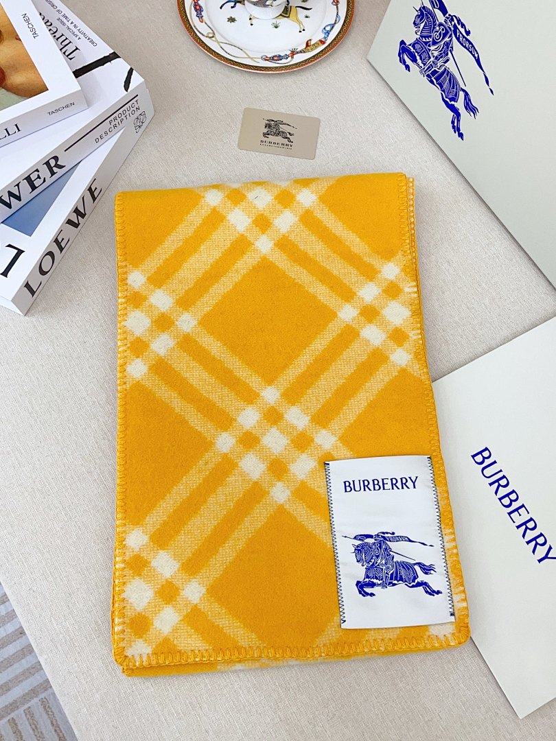 Burberry Check Wool Hooded Scarf · 5863 — תמונה 5