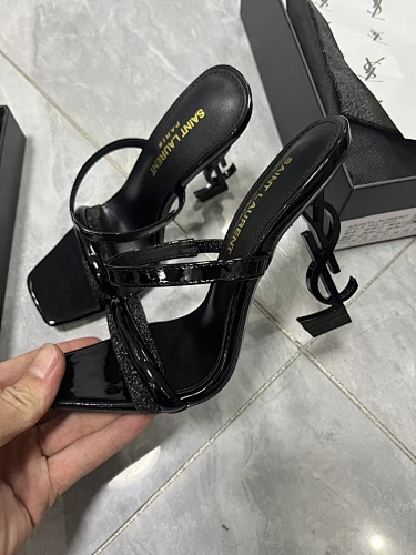 68.99$ Saint Laurent   11135-T