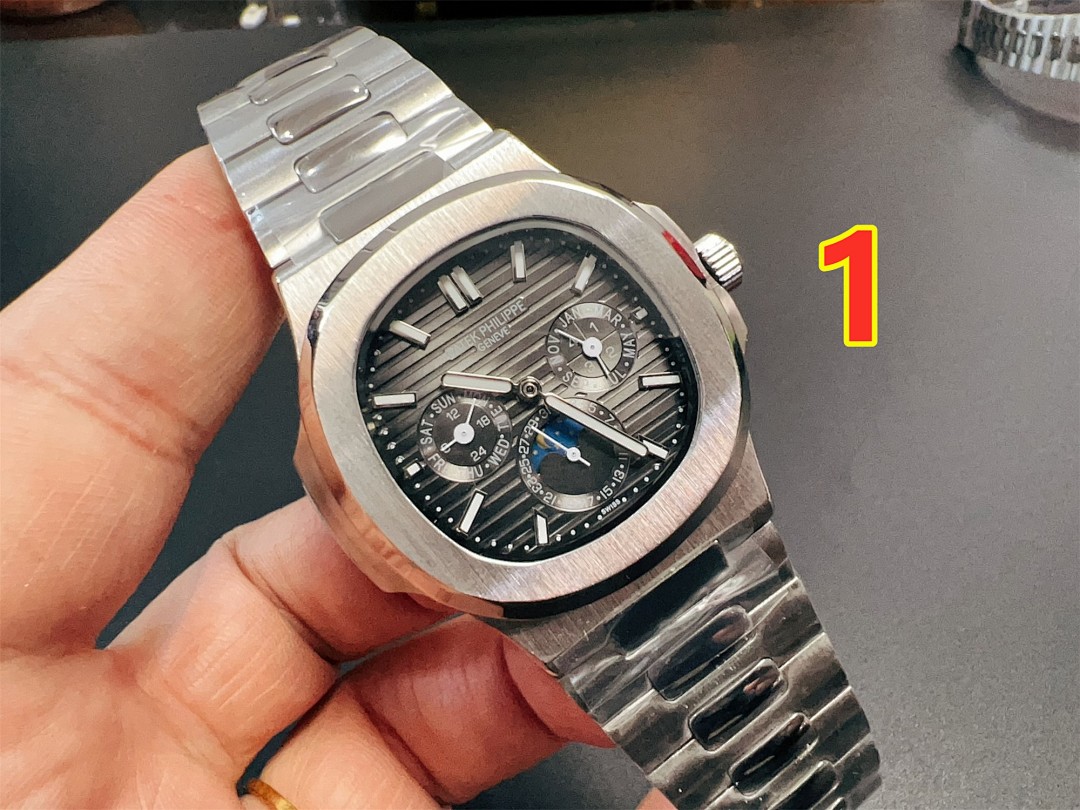 Patek Philippe Nautilus 5712 · 5715