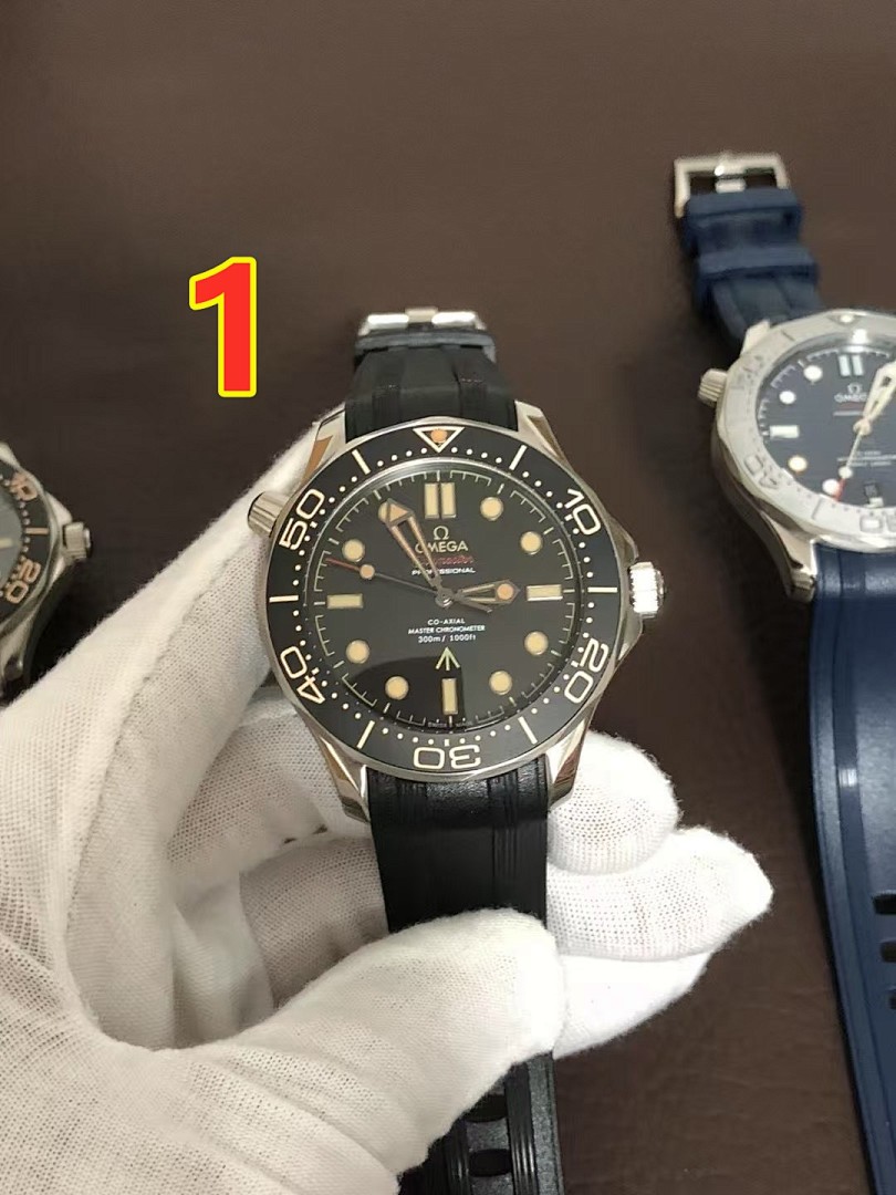 Omega Seamaster Diver 300M · 5711