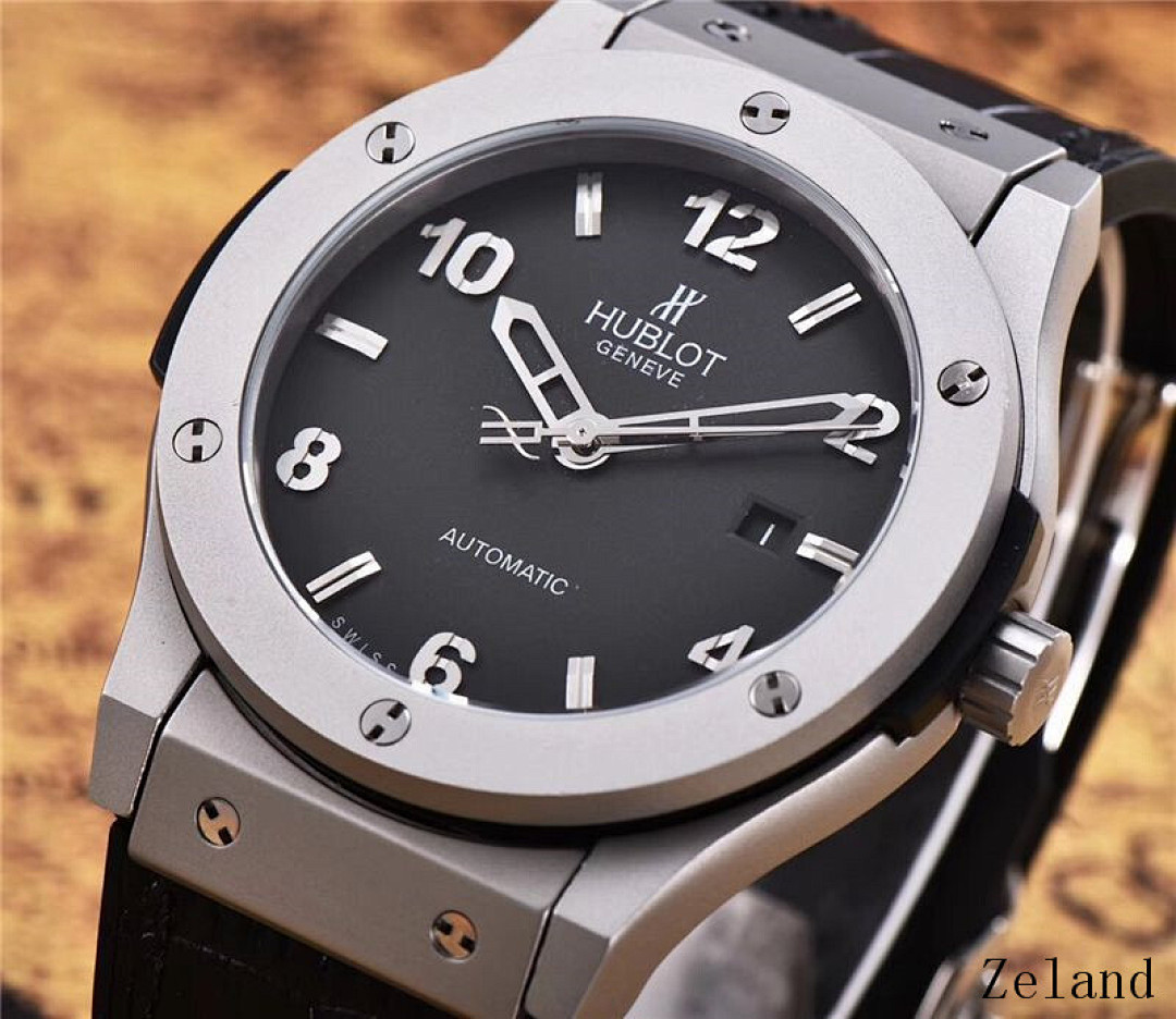 Hublot Classic Fusion Essential Grey 42mm · 5782 — תמונה 17
