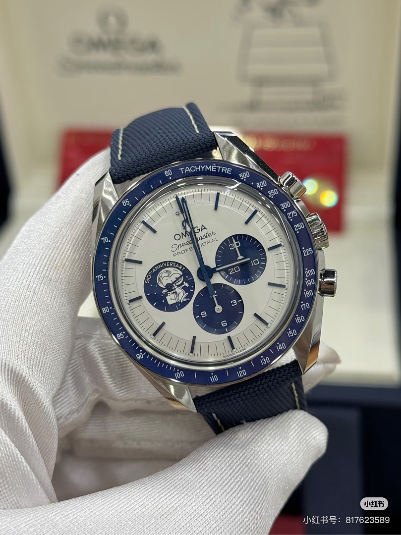 Omega Speedmaster Silver Snoopy Award · 6342