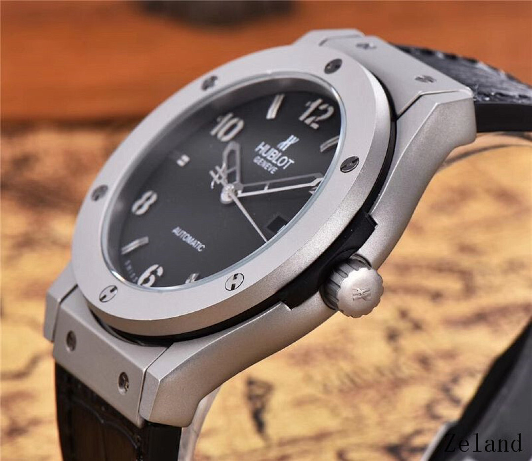 Hublot Classic Fusion Essential Grey 42mm · 5782 — תמונה 18
