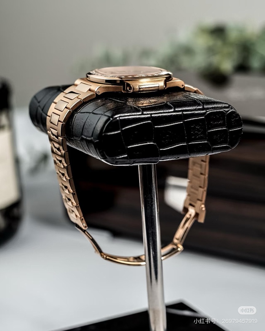 Patek Philippe Nautilus 5723 · 6153 — תמונה 2