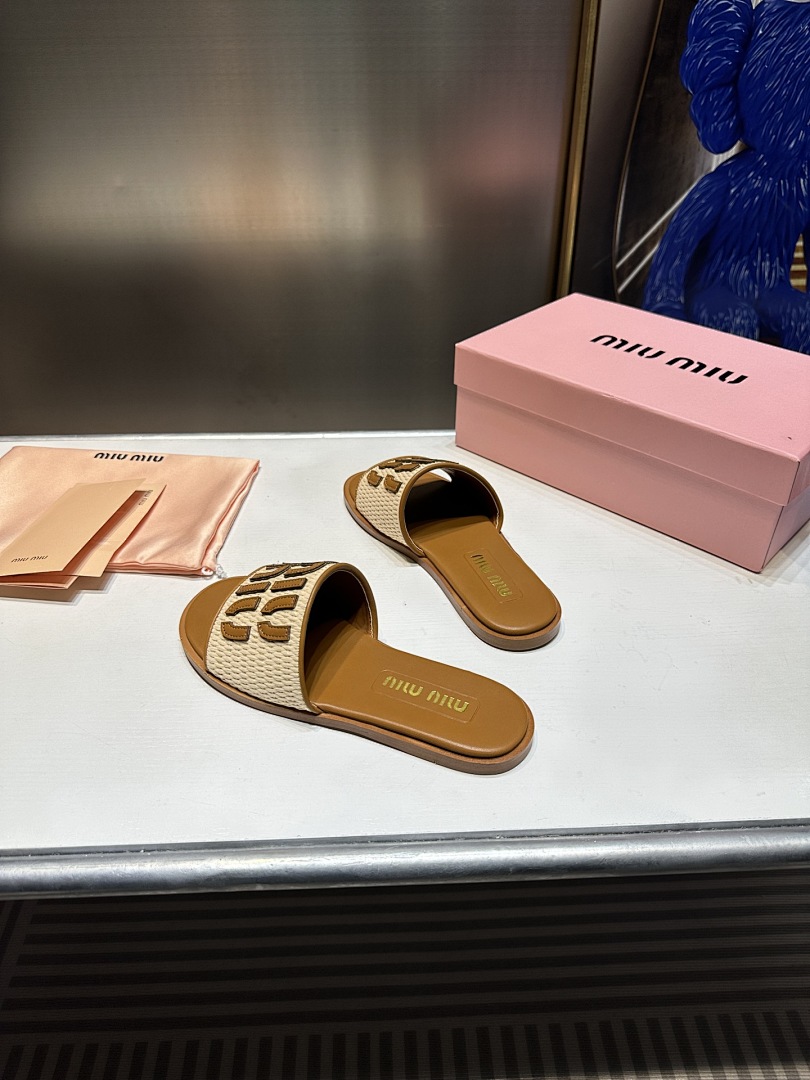 Miu Miu Logo Raffia Slide Sandal · 4790 — תמונה 6