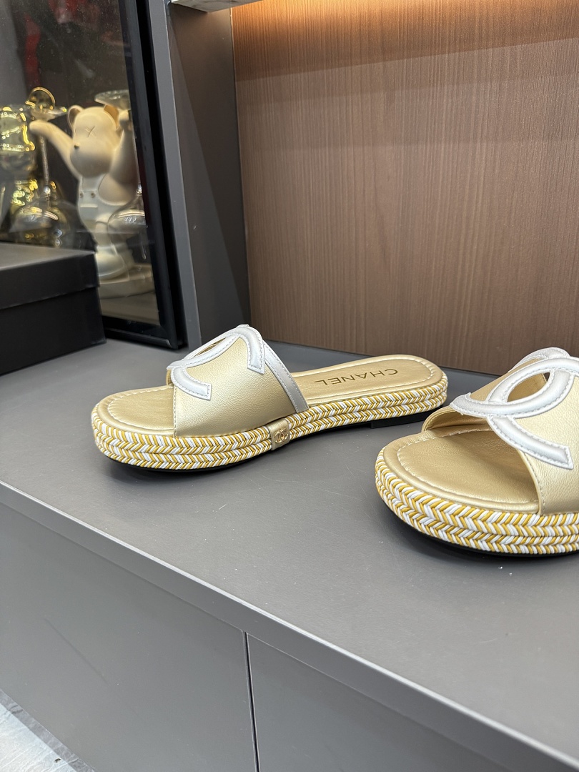 Chanel CC Slide Sandals · 6407 — תמונה 24