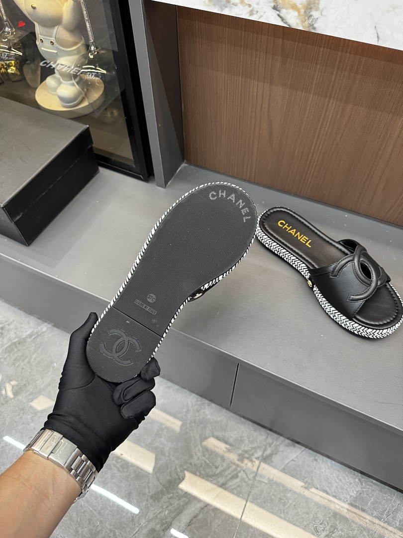 Chanel CC Slide Sandals · 6407 — תמונה 30