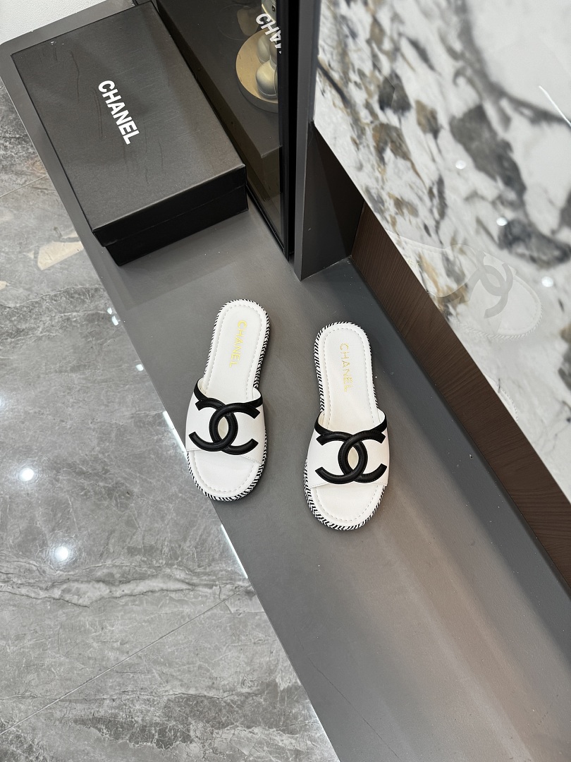 Chanel CC Slide Sandals · 6407 — תמונה 14