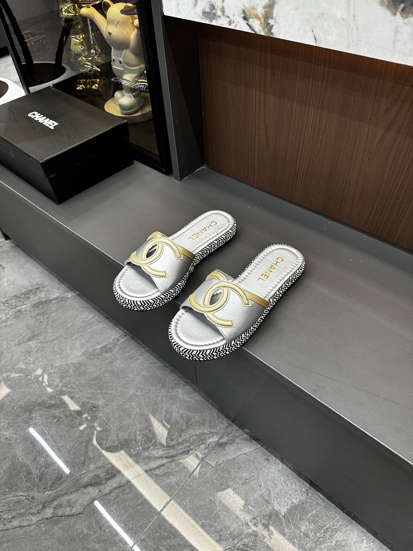 Chanel CC Slide Sandals · 6407 — תמונה 13