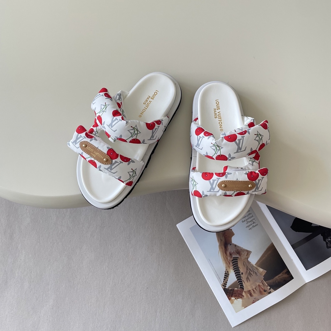 Louis Vuitton Pool Pillow · 6347 — תמונה 24