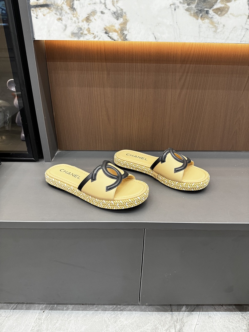 Chanel CC Slide Sandals · 6407 — תמונה 21
