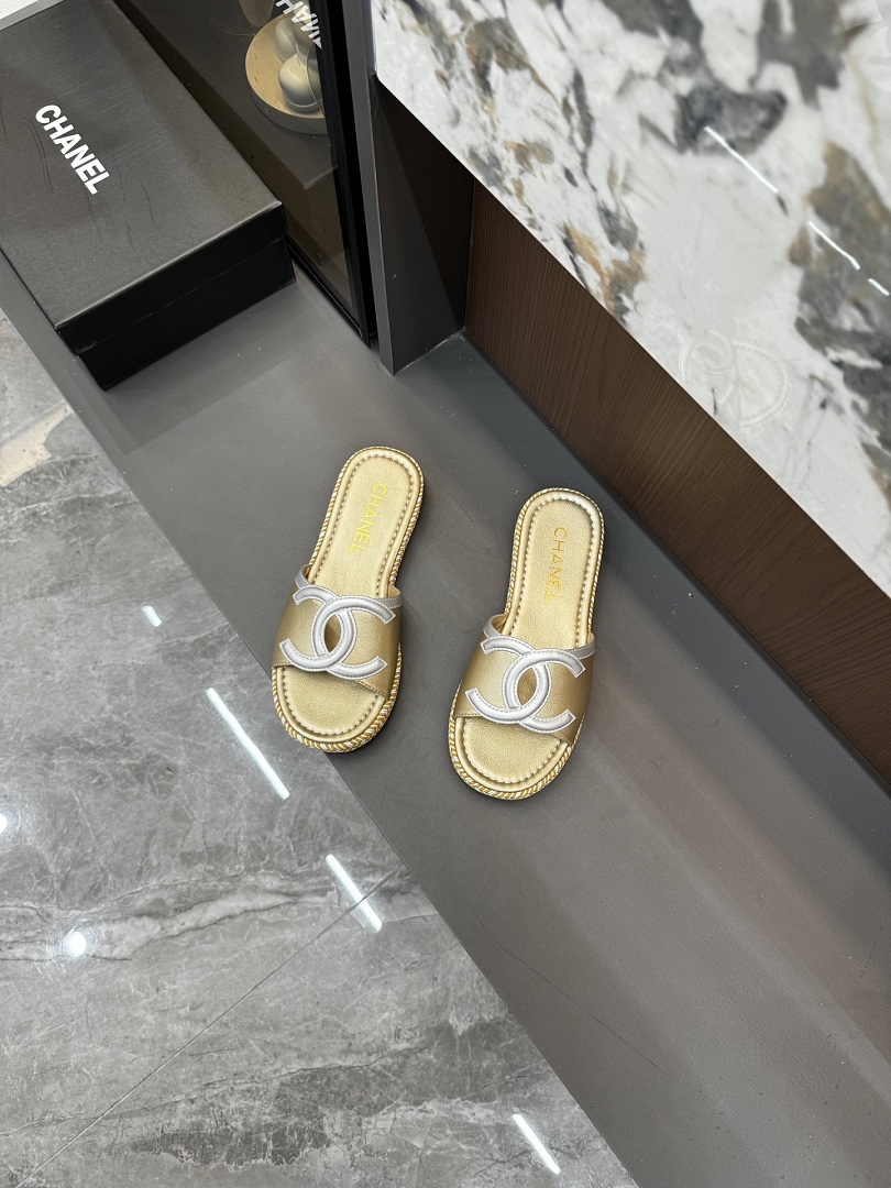 Chanel CC Slide Sandals · 6407 — תמונה 23