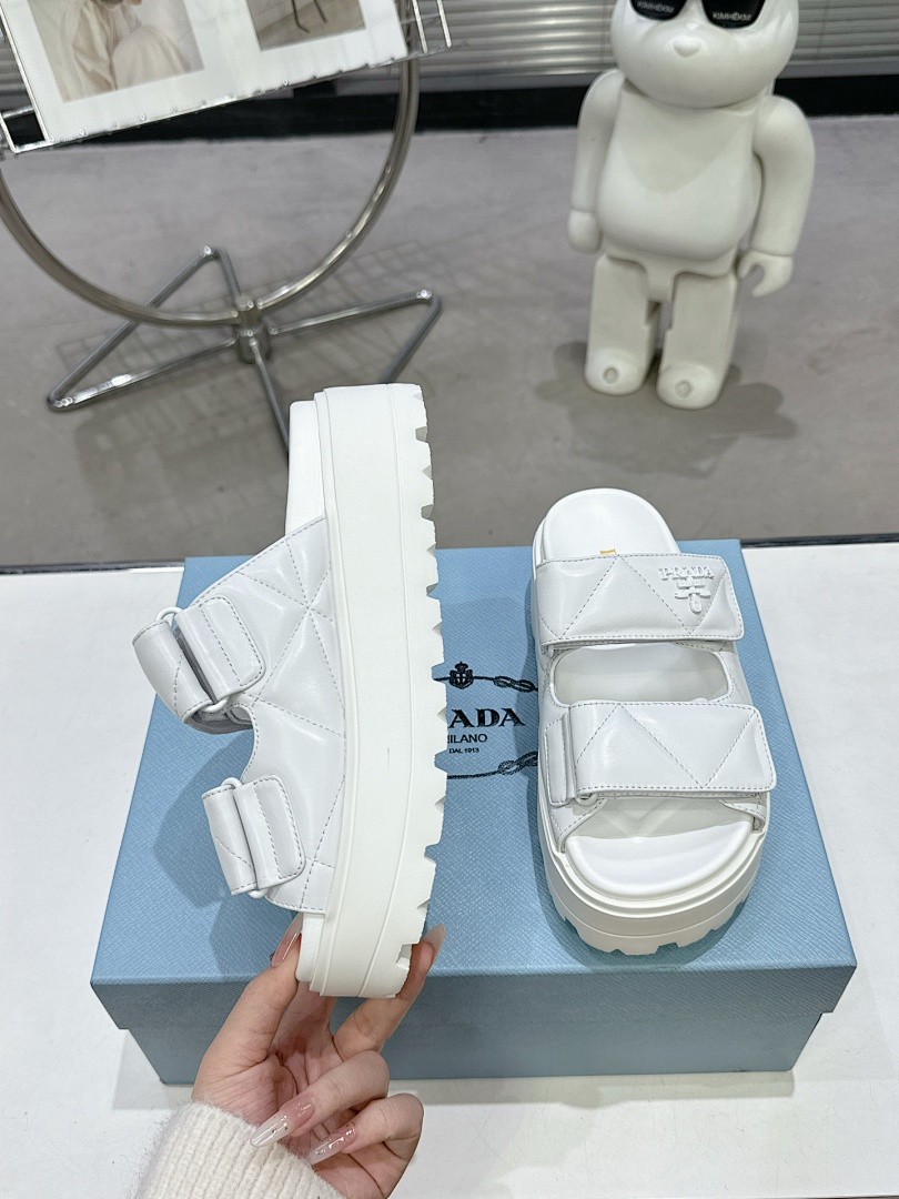 Prada Padded Nappa Sandal · 5441 — תמונה 8