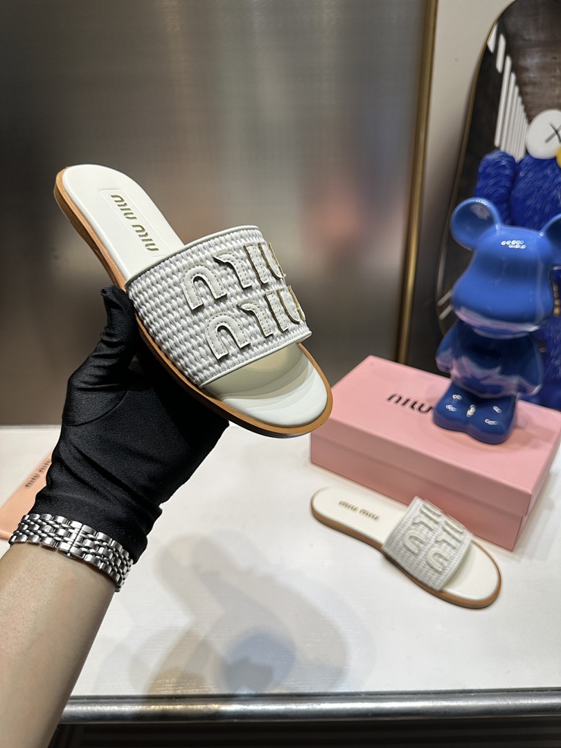 Miu Miu Logo Raffia Slide Sandal · 4790 — תמונה 12