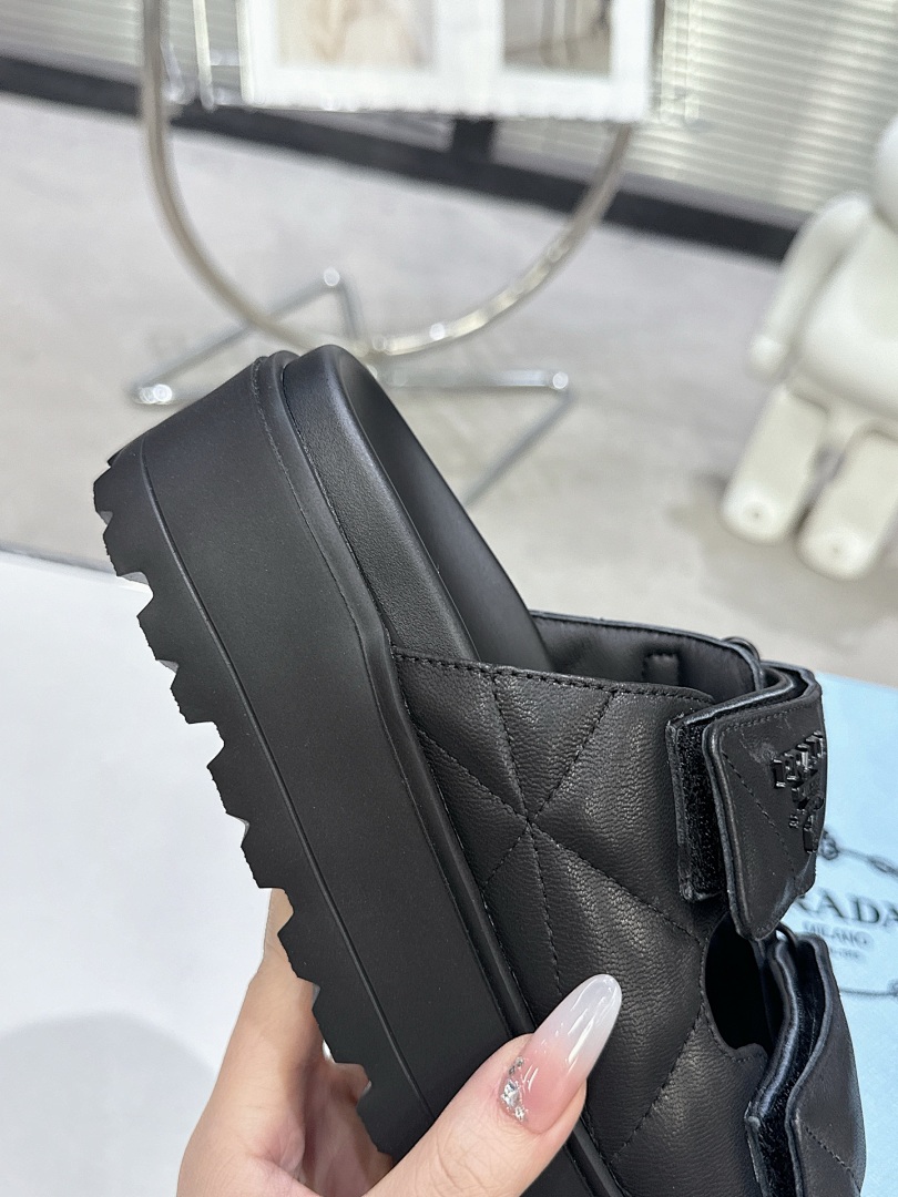 Prada Padded Nappa Sandal · 5441 — תמונה 17