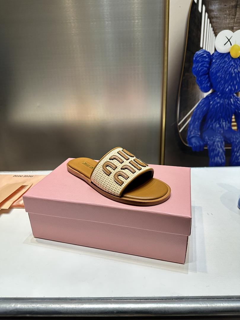 Miu Miu Logo Raffia Slide Sandal · 4790 — תמונה 5