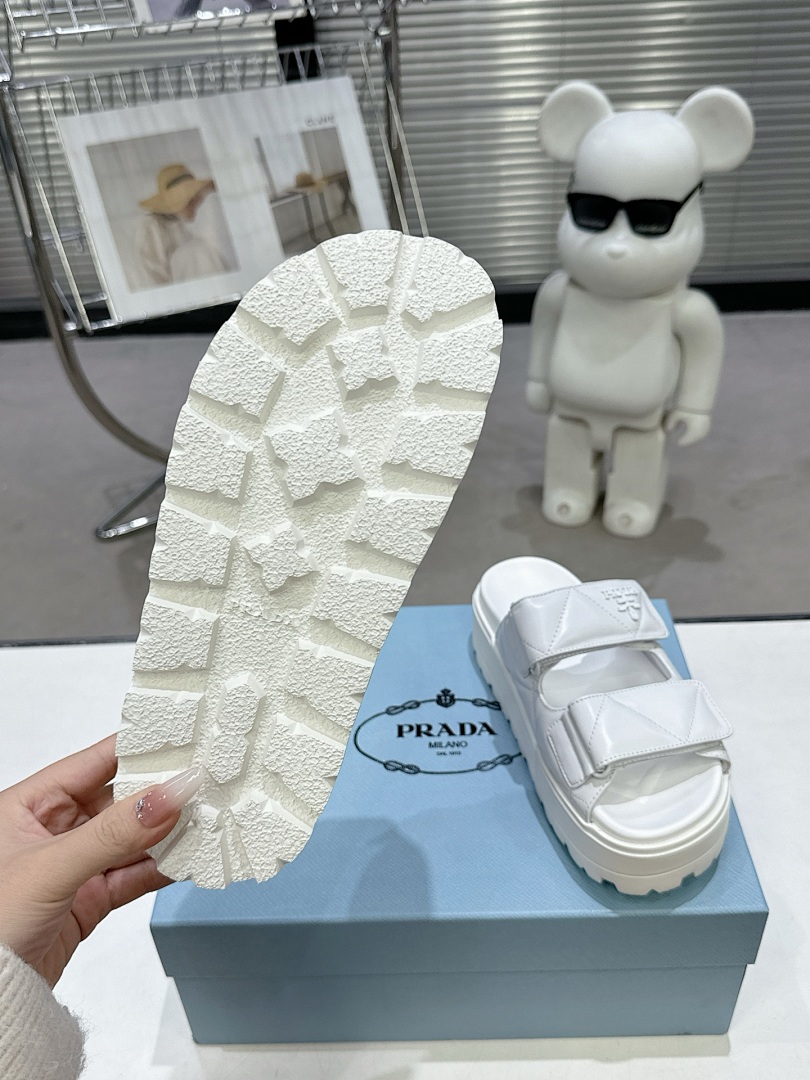 Prada Padded Nappa Sandal · 5441 — תמונה 6