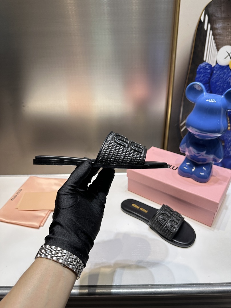Miu Miu Logo Raffia Slide Sandal · 4790 — תמונה 17