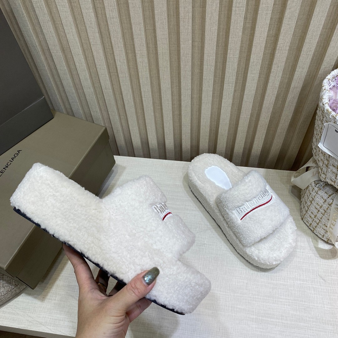Balenciaga Furry Slide · 5025 — תמונה 17