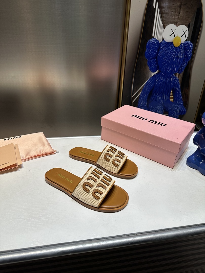 Miu Miu Logo Raffia Slide Sandal · 4790 — תמונה 8